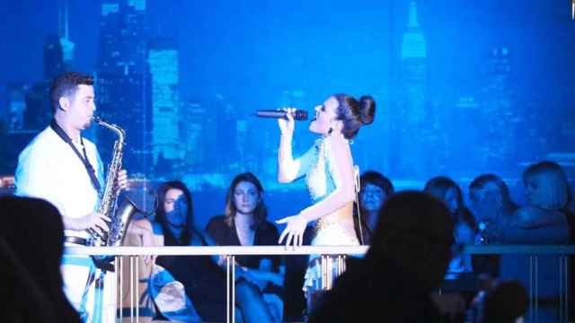 Imagen de dos artistas en Gatsby Barcelona