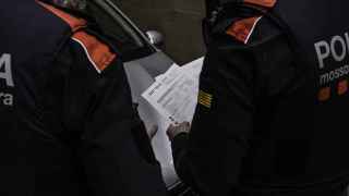 Agentes de los Mossos durante el dispositivo especial de seguridad del Mobile World Congress 2024