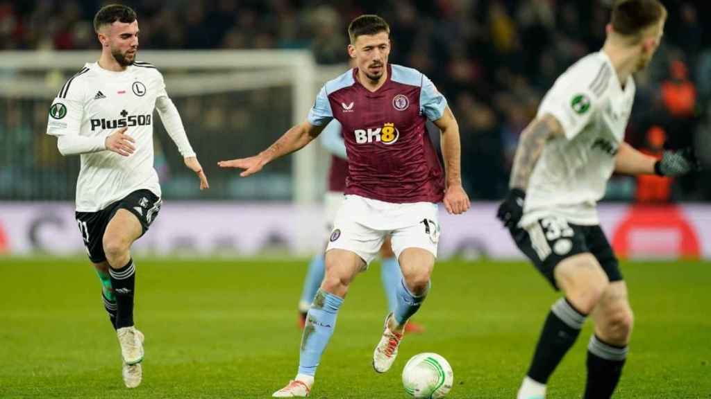 Lenglet, durante un partido del Aston Villa contra el Sheffield