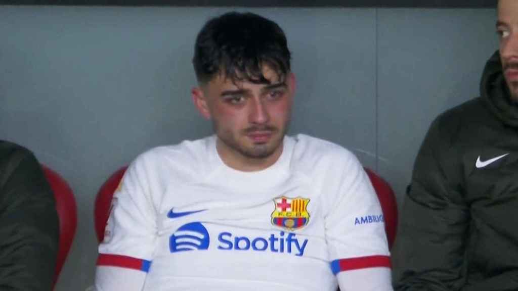 Pedri, sumido en llanto, tras sufrir una nueva lesión en el muslo derecho