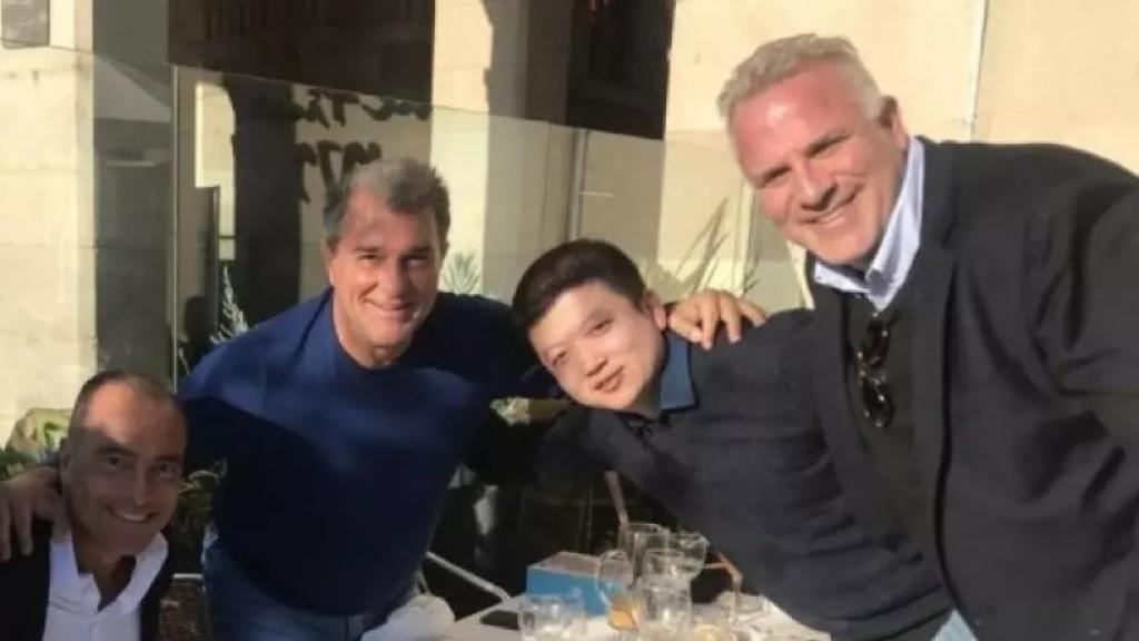 Bryan Bachner, amb Joan Laporta i Rafa Yuste