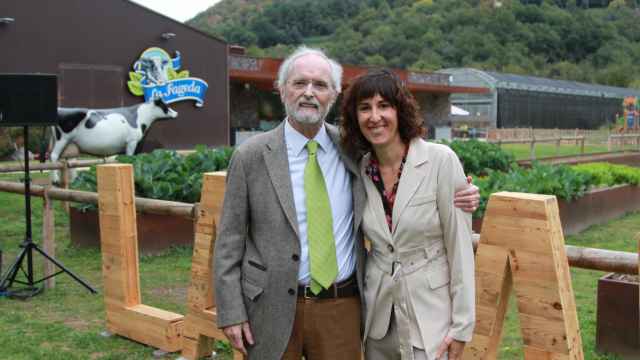El fundador de La Fageda, Cristóbal Colón, junto a su nueva directora, Sílvia Domènech