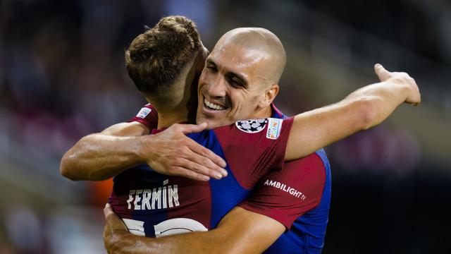 Oriol Romeu en un partido oficial del Barça