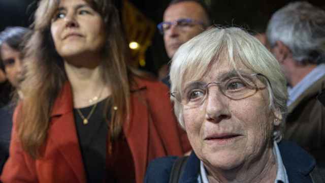 La exconsellera de Educación de la Generalitat Clara Ponsatí junto con la presidenta de Junts, Laura Borràs