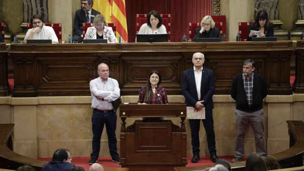 Representantes de los agricultores catalanes intervienen en el pleno del Parlament de Cataluña