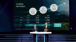 El presidente de Indra, Marc Murtra (izq.), y el consejero delegado, José Vicente de los Mozos, durante la presentación del plan estratégico / INDRA