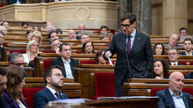 El líder del PSC, Salvador Illa, interviene durante una sesión de control al Govern