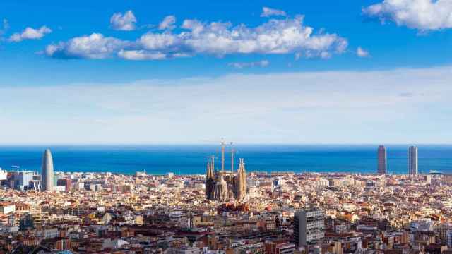Vistas del cielo despejado en Barcelona