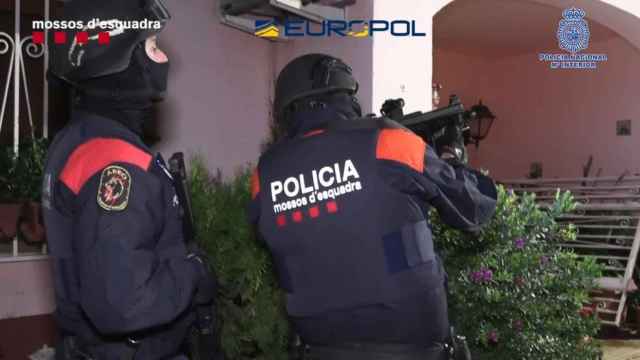 Agentes de los Mossos d'Esquadra durante un dispositivo