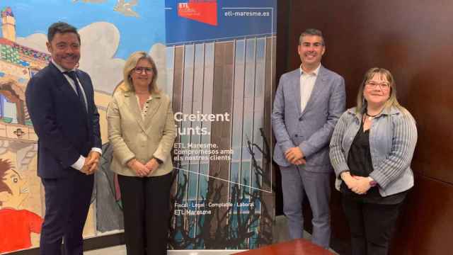 Juan Bermúdez (c), nuevo cónsul honorario de República Checa en Barcelona