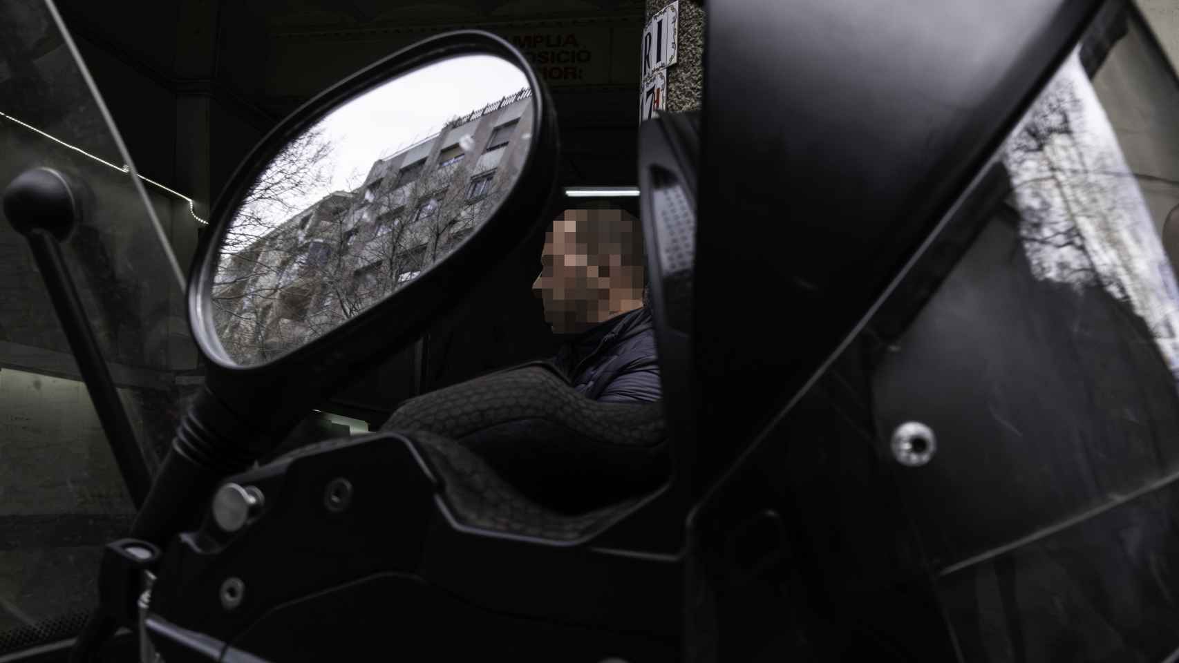 Una mañana con los “fura” de Barcalona, los Mossos de paisano que ‘peinan’ la ciudad en busca de multirreincidentes