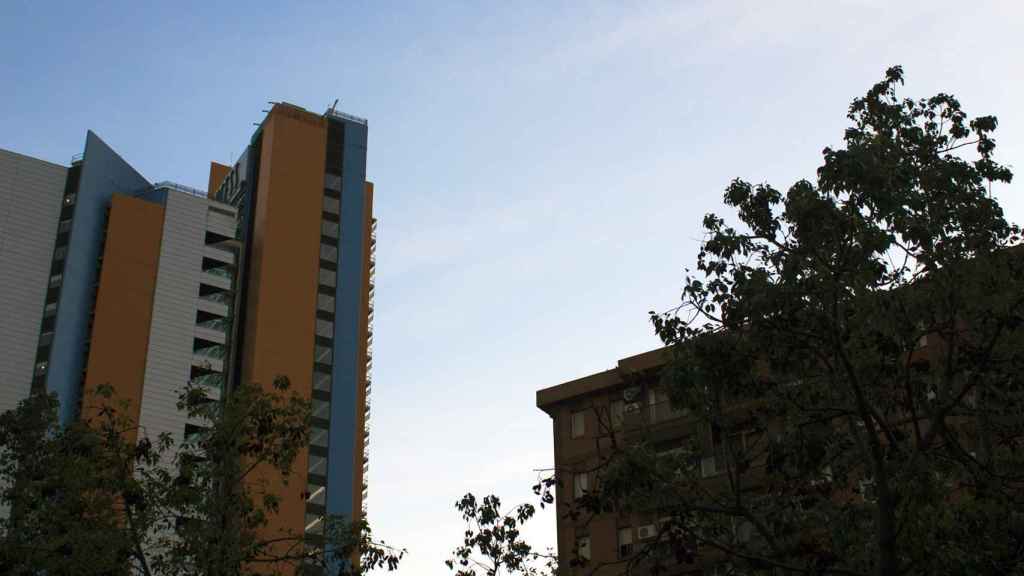 L'hotel Princess de Diagonal Mar i un bloc del Besòs