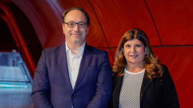 María Luisa Camacho, consejera delegada de Tipsa, junto a su homólogo en Seur, David Sastre