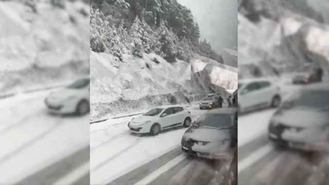 Caos en el túnel del Cadí por la nieve