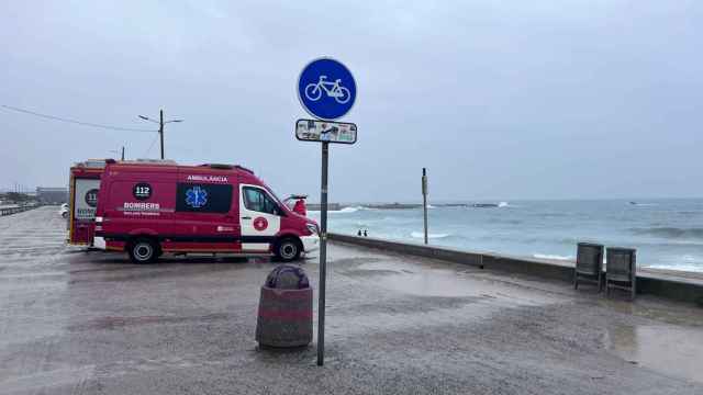 Imagen de un furgón de los Bomberos durante el dispositivo de rescate del pasado sábado