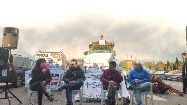 Manifestantes durante los cortes en la AP-7 en contra de la construcción del complejo Hard Rock