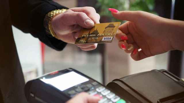 Imagen de archivo de un pago con tarjeta de crédito
