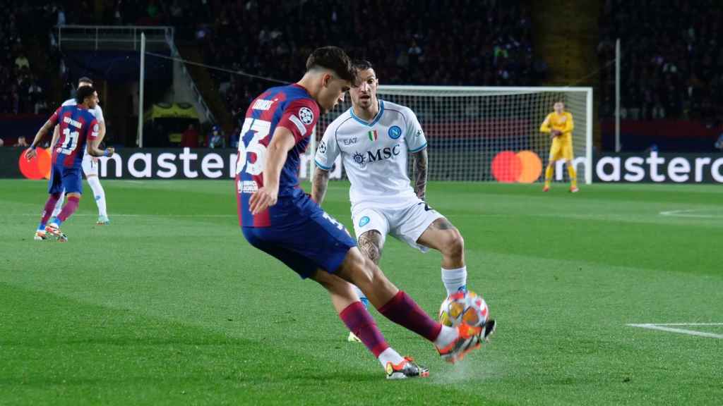Cubarsí en el partido frente al Nápoles en Montjuïc