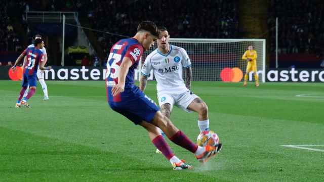 Cubarsí en el partido frente al Nápoles en Montjuïc