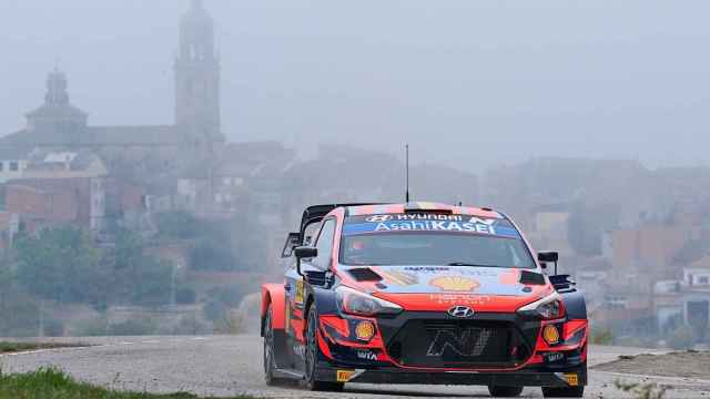 Imagen de un automóvil en un WRC en Cataluña