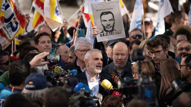El diputado de Ciudadanos en el Parlament de Catalunya, Carlos Carrizosa, atiende a medios