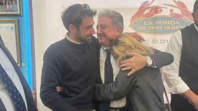 Enric Millo junto a sus hijos en la Casa de Andalucía de Barcelona