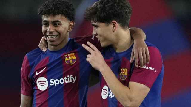 Pau Cubarsí junto a Lamine Yamal