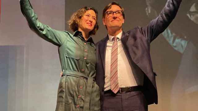 La alcaldesa de Santa Coloma, Núria Parlon, y el líder del PSC, Salvador Illa