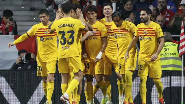 La piña del Barça tras el gol de Robert Lewandowski al Atlético