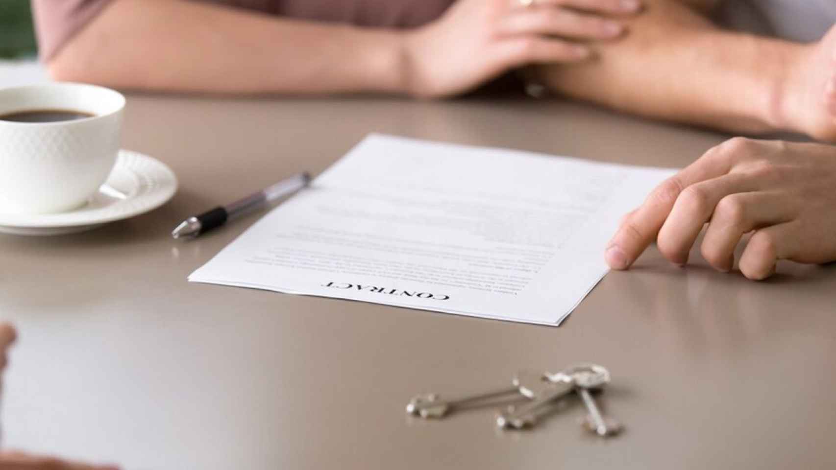 Firma de un contrato de alquiler