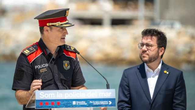 El comisario jefe de Mossos, Eduard Sallent, junto al 'president' de la Generalitat, Pere Aragonès