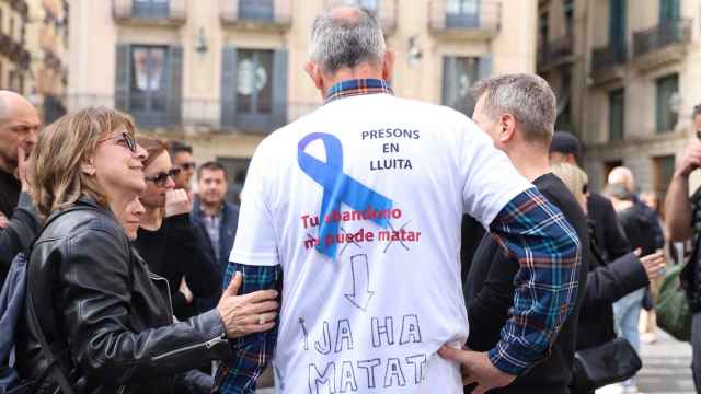 Los funcionarios de prisiones protestan frente a la Generalitat