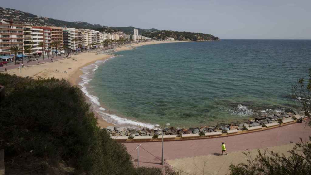 Vista de la primera línea turística de Lloret de Mar desde la zona donde los hoteleros instalarán una desalinizadora privada