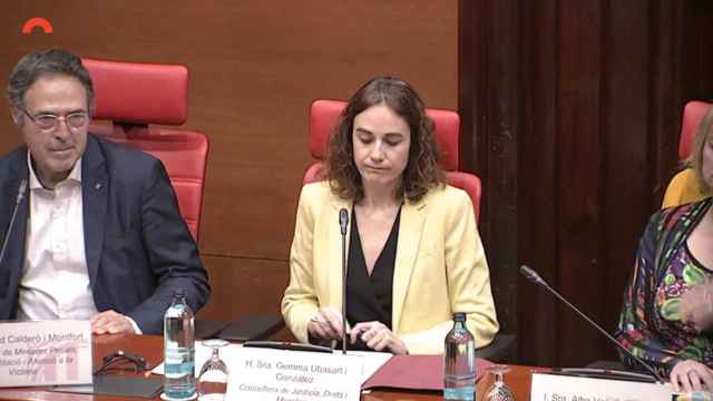 La 'consellera' de Justicia, Gemma Ubasart, junto a su 'número dos', Amand Calderó