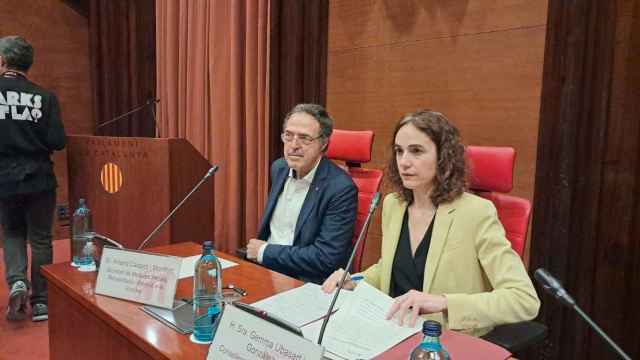 El secretario de Medidas Penales, Amand Calderó, y la consellera Gemma Ubasart comparecen ante la diputación permanente del Parlament por el asesinato de la jefa de cocina de Mas d'Enric por un preso que después se suicidió