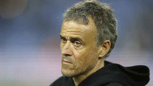 Luis Enrique, preocupado, durante un partido del PSG