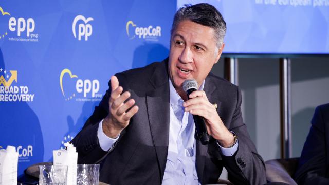 El alcalde de Badalona, Xavier García Albiol, interviene durante una conferencia del Partido Popular Europeo, en el Hotel Grand Marina