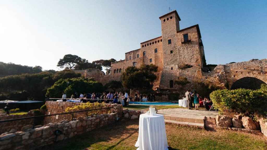Celebració d'un casament al castell de Tamarit