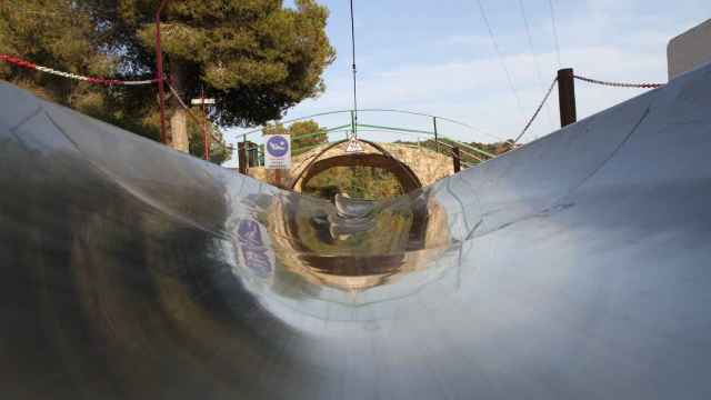 Descenso por un tobogán gigante
