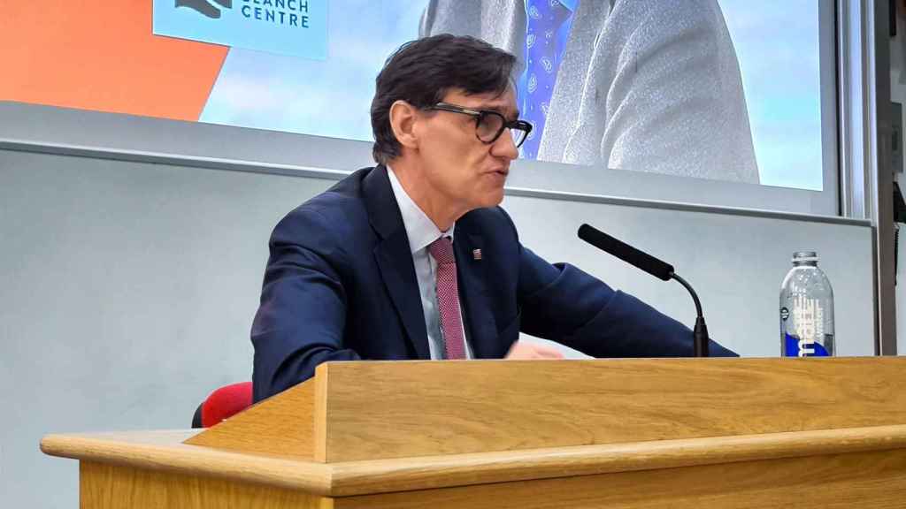El líder del PSC, Salvador Illa, en una conferencia en la London School of Economics, en Londres