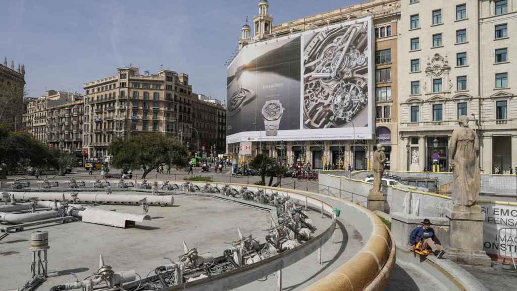Las fuentes de Plaza Cataluña de Barcelona están vacías por la emergencia por sequía que sufre Cataluña