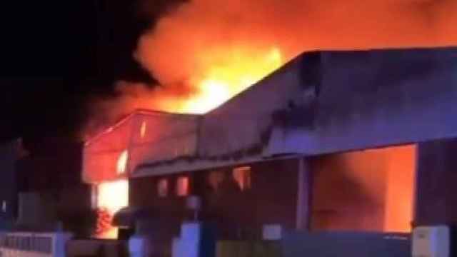 Incendio de una nave en un polígono en El Vendrell (Tarragona)