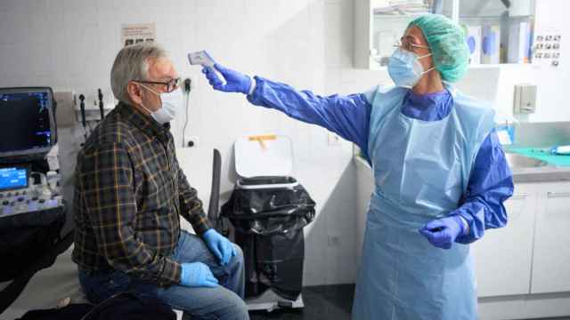 Una sanitaria en el CAP Castellar del Vallès, donde trabaja la médico