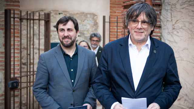 El eurodiputado Toni Comín y el expresidente de la Generalitat y candidato de Junts al 12 de mayo, Carles Puigdemont