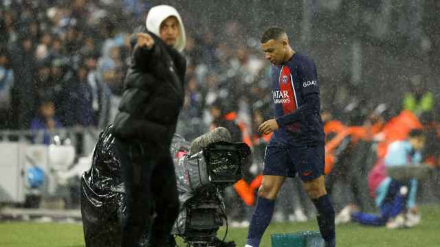 Kylian Mbappé se marcha sustituido, cabizbajo, en el partido del PSG contra el Marsella