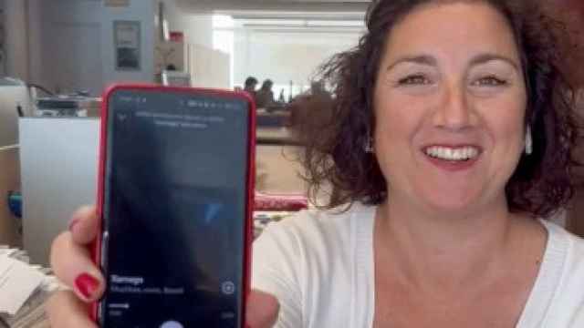 Alícia Romero, 'número dos' del PSC, escucha 'Xarnega', de Mushkaa