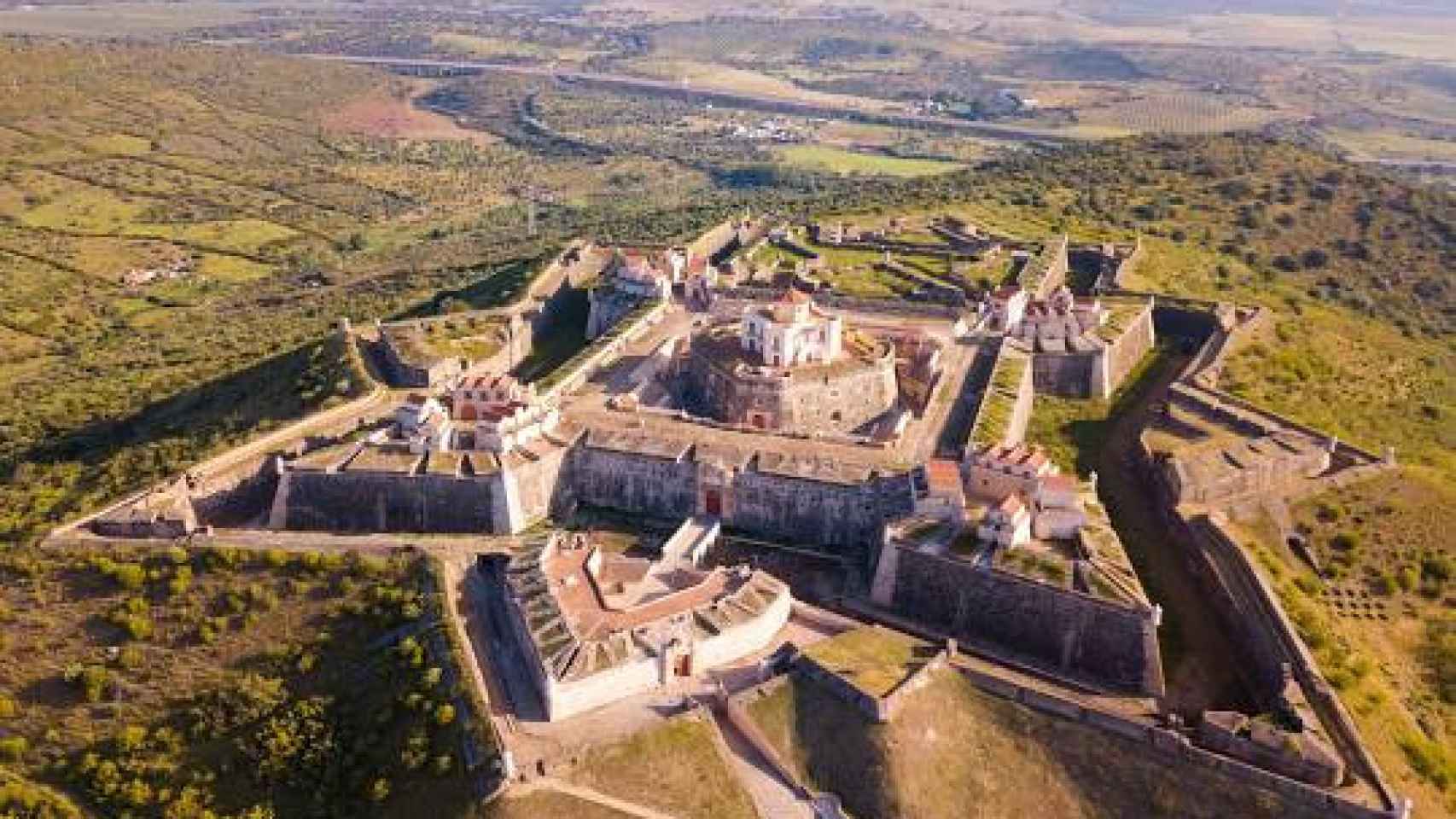 La fortificación de Elvas desde una vista aérea | PORTUGAL.NET