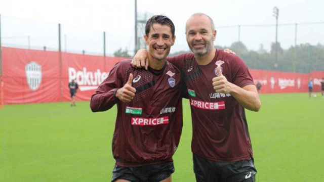Bojan Krkic y Andrés Iniesta, en un entrenamiento con el Vissel Kobe