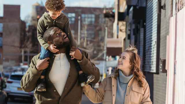 Familia viajando con niños