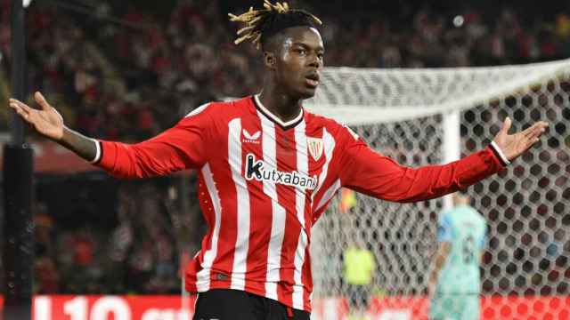 Nico Williams se lamenta por un gol anulado tras caer en fuera de juego en la final de Copa